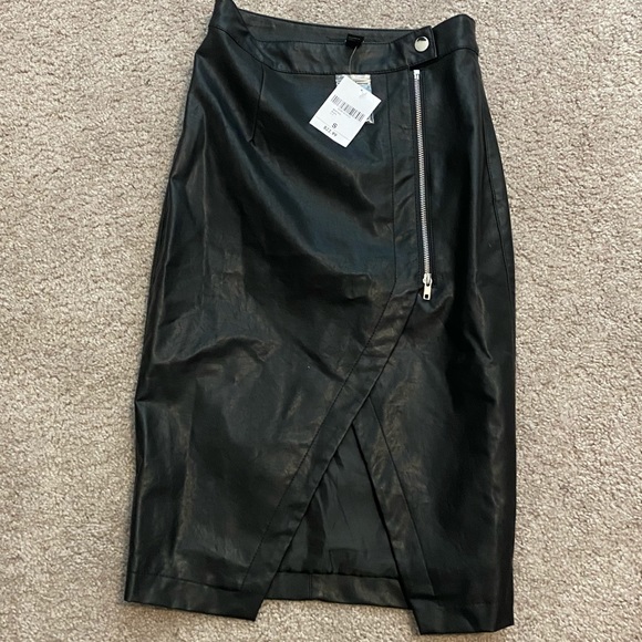Forever 21 Dresses & Skirts - Black faux leather skirt forever21